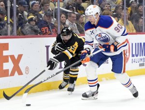 Capitals goalie cites flying nacho distraction for allowing goal vs. Oilers