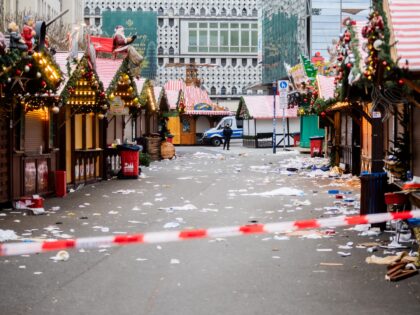 21 December 2024, Saxony-Anhalt, Magdeburg: Garbage and other objects litter the Christmas